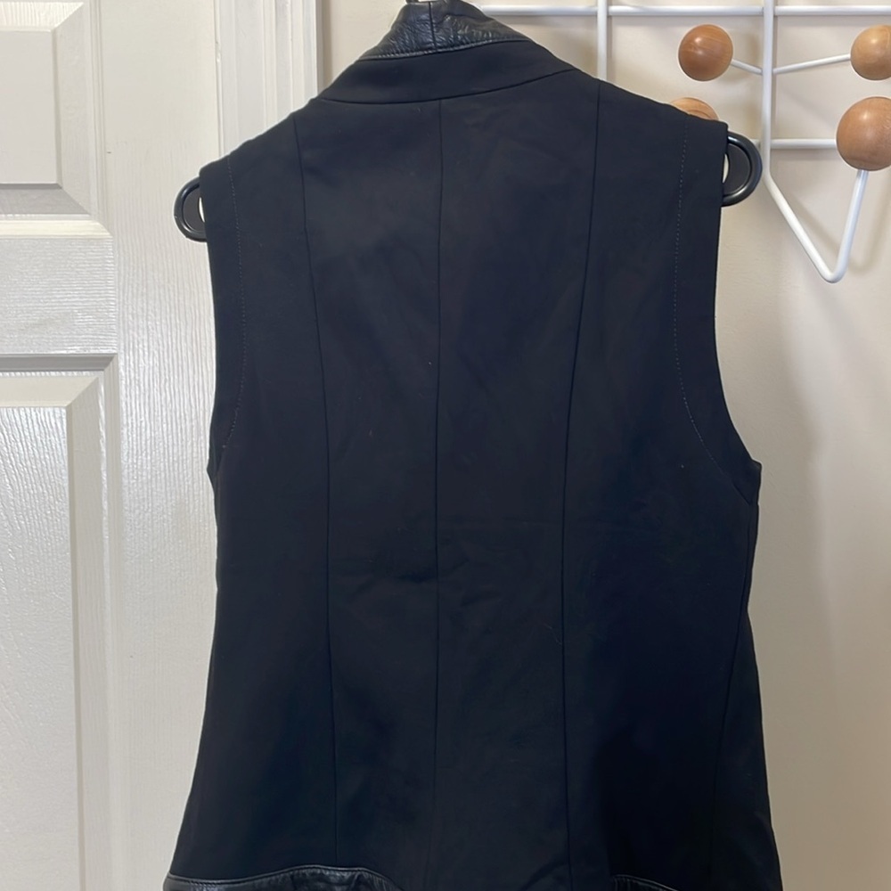 Danier Greta Constantine Skin - Classic Leather Vest - Small - Picture 8 of 11